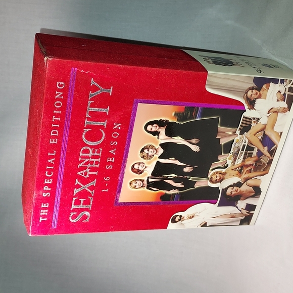 Sex and the City Seasons 1 - 6 In Red Velvet-like Case Special Edition DVDs - Picture 14 of 15